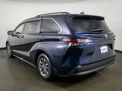 Used 2024 Toyota Sienna XLE FWD image 6