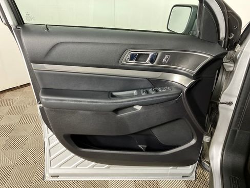 Used 2018 Ford Explorer XLT w/ Equipment Group 202A image 21