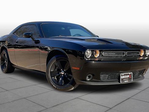 Used 2023 Dodge Challenger SXT image 3
