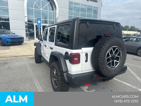 Used 2025 Jeep Wrangler Unlimited Rubicon AWD/4WD image 13