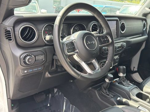 Used 2022 Jeep Wrangler Unlimited Sahara w/ Safety Group AWD/4WD image 21