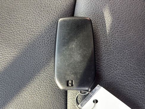 Used 2025 Toyota Sienna XSE AWD/4WD image 43