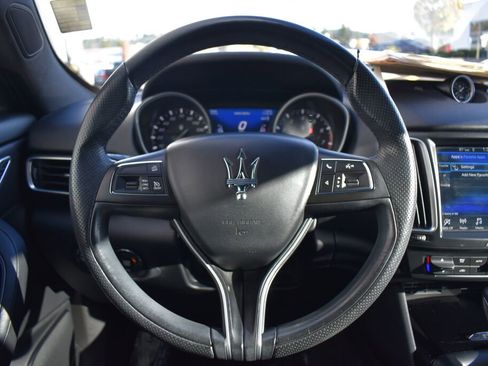Used 2020 Maserati Levante image 9