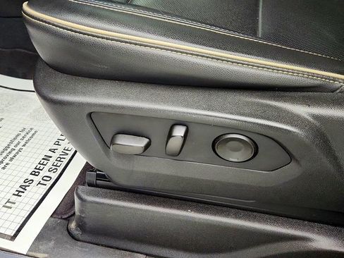 Used 2021 GMC Yukon SLT w/ SLT Premium Package image 12