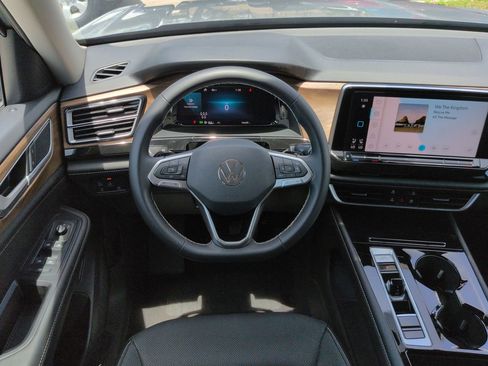 Used 2026 Volkswagen Atlas SE FWD image 16