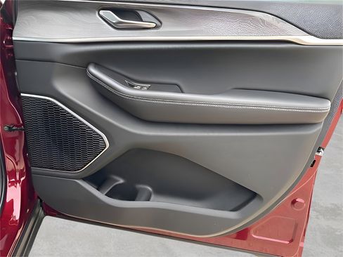 New 2025 Jeep Grand Cherokee L Limited w/ Luxury Tech Group II image 19