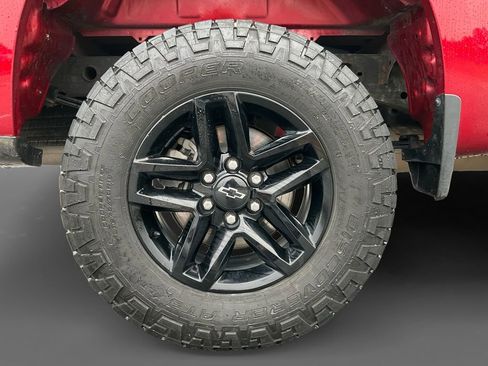 Used 2021 Chevrolet Silverado 1500 LT Trail Boss w/ Convenience Package II image 10