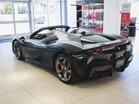 Used 2024 Ferrari SF90 Spider image 4