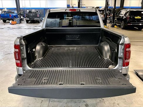 Used 2024 RAM 1500 Laramie AWD/4WD image 32