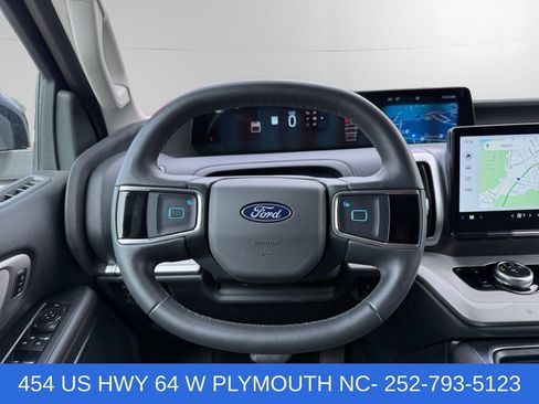Used 2025 Ford Expedition Max Active AWD/4WD image 12