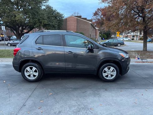 Used 2019 Chevrolet Trax LT image 3