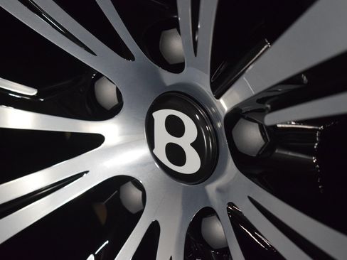 New 2024 Bentley Bentayga Extended Wheelbase image 14