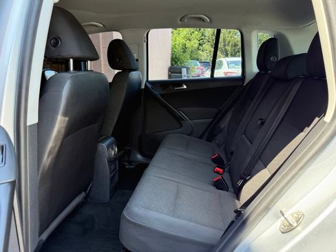 Used 2017 Volkswagen Tiguan Limited w/ Premium Package FWD image 14