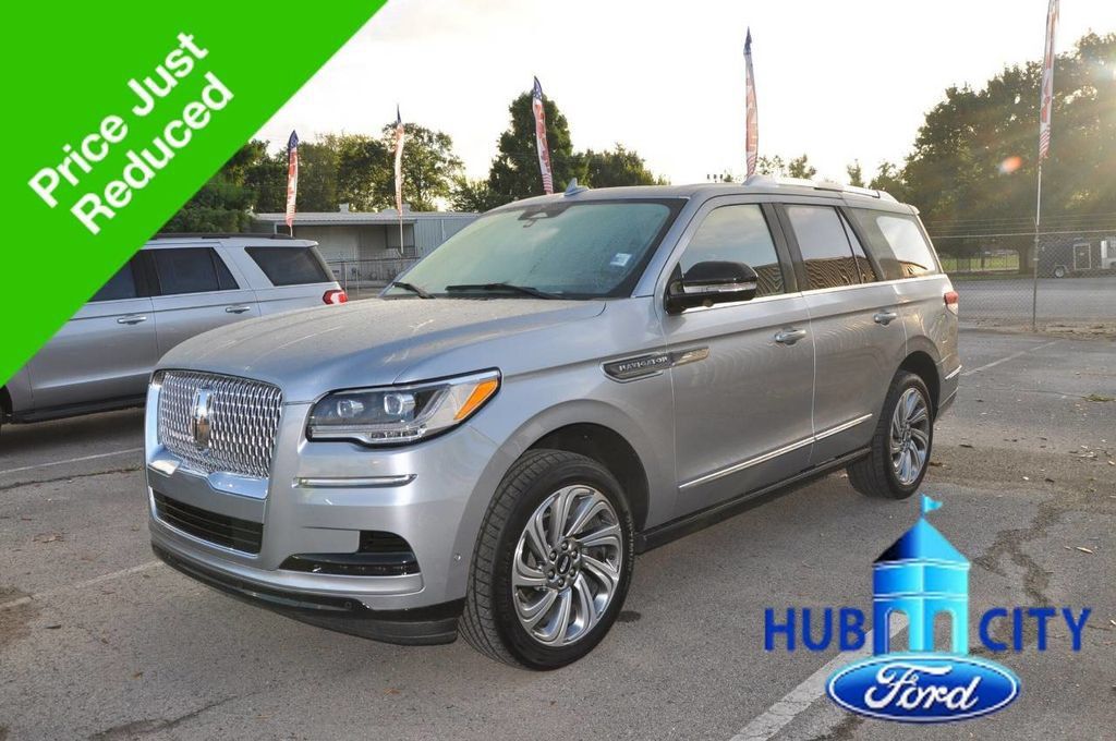 Used 2023 Lincoln Navigator Reserve RWD image 1