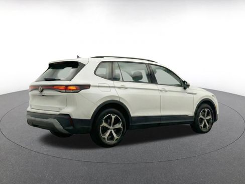 Used 2026 Volkswagen Tiguan SE AWD/4WD image 12