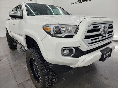 Used 2019 Toyota Tacoma Limited image 2