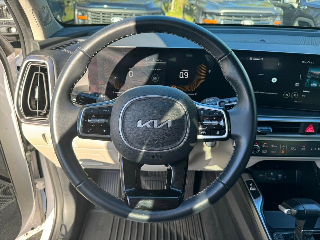 Used 2025 Kia Sorento S FWD image 5