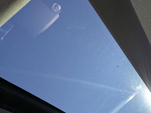 Used 2022 Volkswagen Atlas SEL Premium image 16