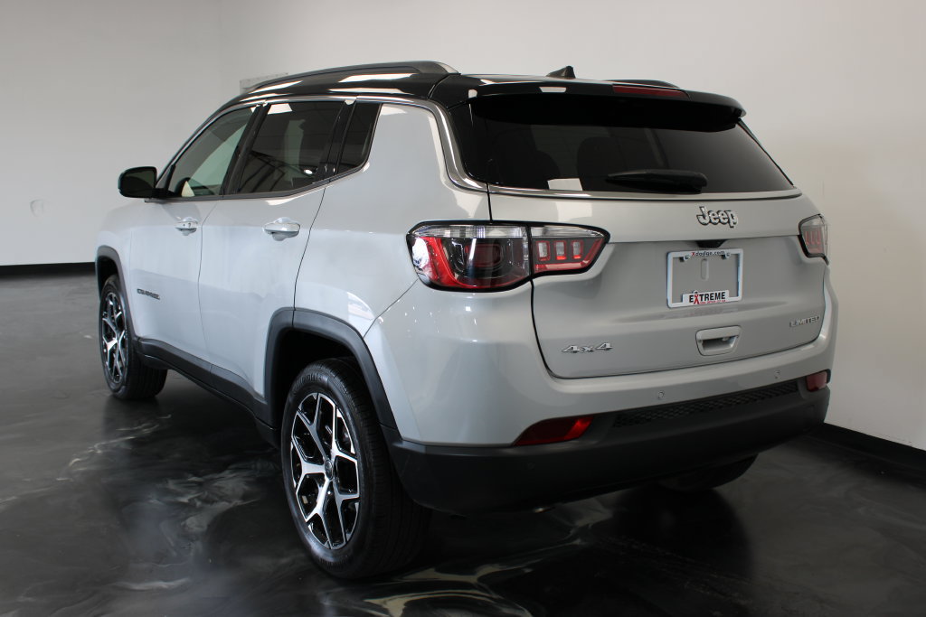 Used 2025 Jeep Compass Limited AWD/4WD image 19
