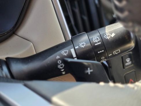 Used 2025 Subaru Outback Premium AWD/4WD image 35