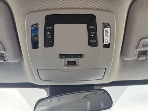 Used 2025 Toyota Sienna LE image 54