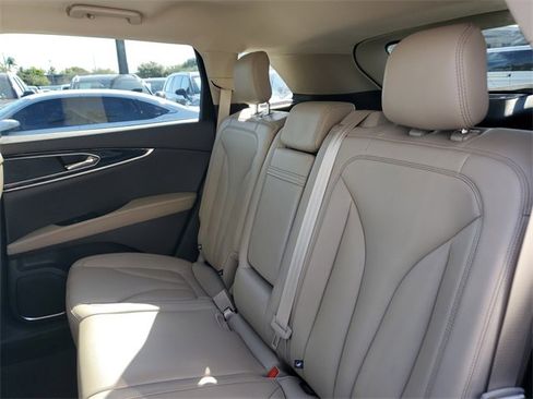 Used 2023 Lincoln Nautilus FWD image 12