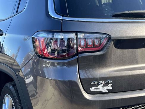 Used 2022 Jeep Compass Latitude image 9