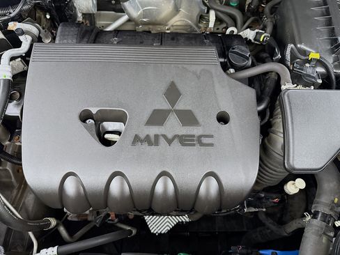 Used 2018 Mitsubishi Outlander ES image 38