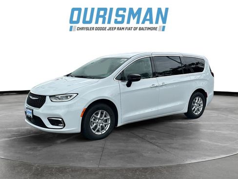 New 2025 Chrysler Pacifica Select image 2