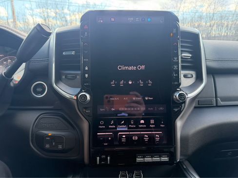 New 2026 RAM 2500 Laramie AWD/4WD image 17