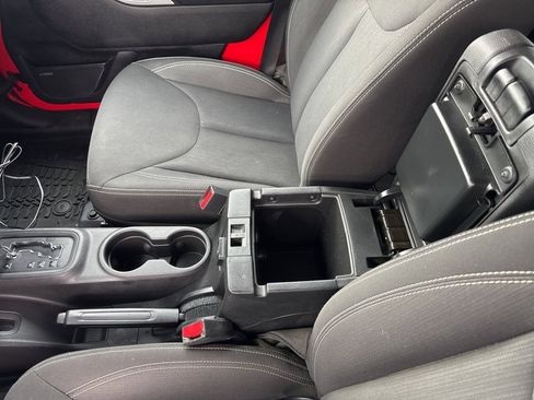 Used 2016 Jeep Wrangler Unlimited Rubicon w/ Connectivity Group image 61