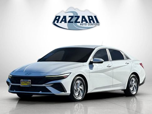 Used 2024 Hyundai Elantra SE FWD image 7