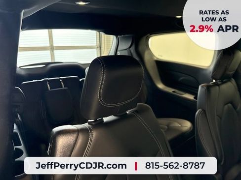 New 2027 Chrysler Pacifica Select FWD image 23