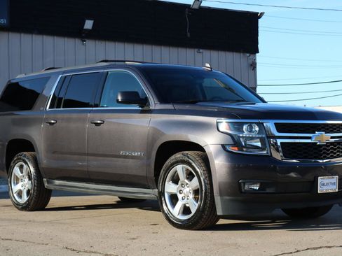 Used 2018 Chevrolet Suburban LT w/ Luxury Package image 5