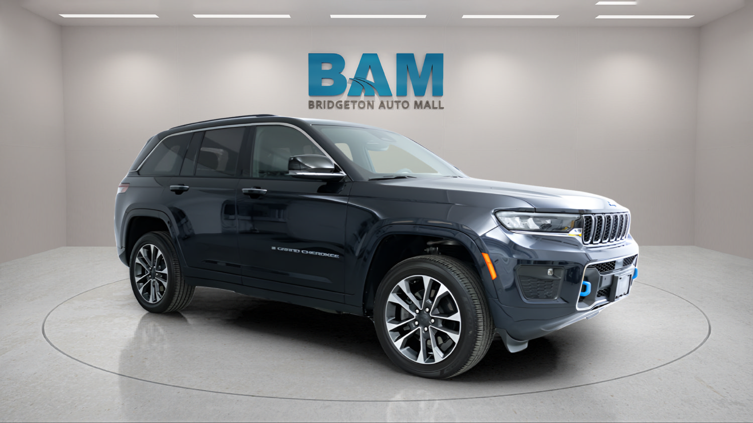Used 2023 Jeep Grand Cherokee Overland AWD/4WD image 1