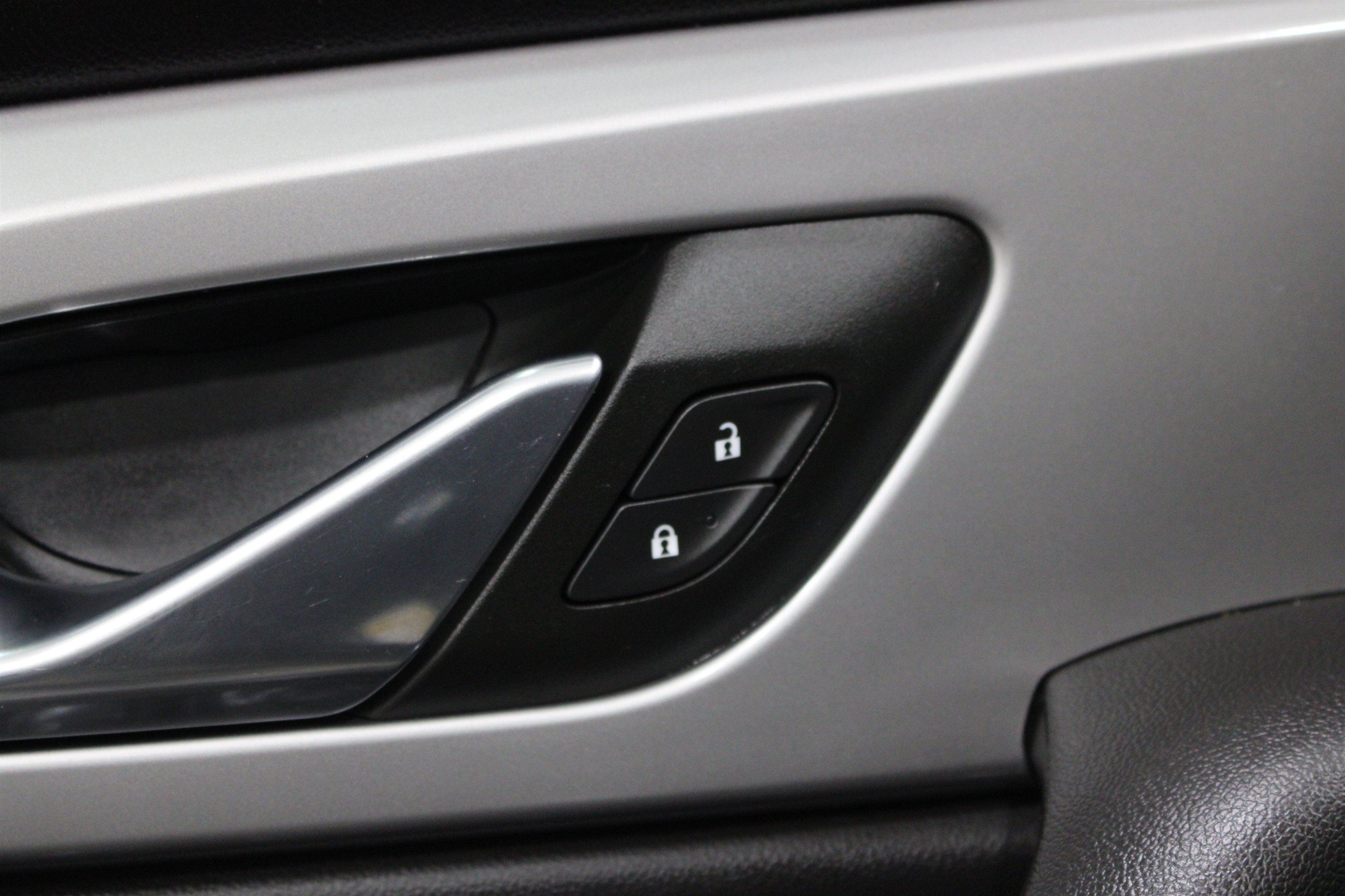 Used 2023 Chevrolet Blazer LT w/ Sound & Technology Package FWD image 8