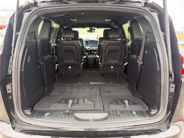 Used 2025 Chrysler Pacifica Select FWD image 44