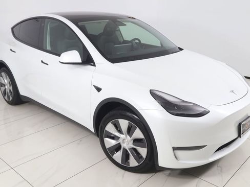 Used 2023 Tesla Model Y Long Range image 17