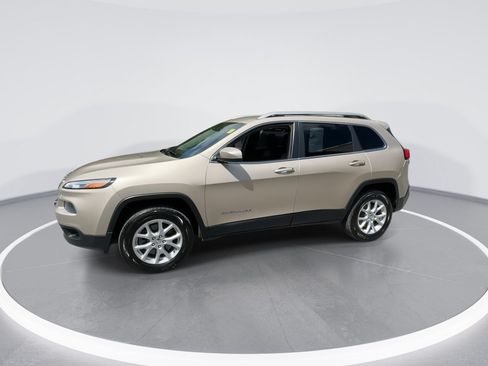 Used 2014 Jeep Cherokee Latitude AWD/4WD image 9