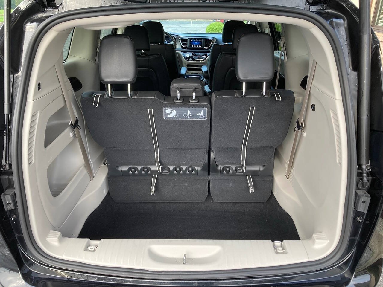 Used 2020 Chrysler Pacifica Touring-L FWD image 15
