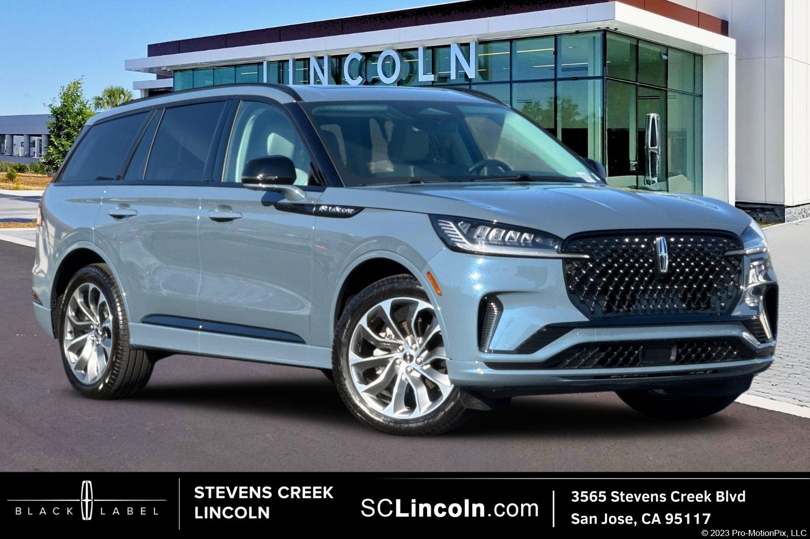 Used 2026 Lincoln Aviator AWD w/ Jet Appearance Package image 1