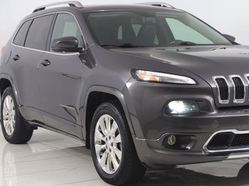 Used 2018 Jeep Cherokee Overland AWD/4WD image 34