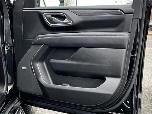 Used 2023 GMC Yukon XL SLT w/ SLT Premium Package image 23