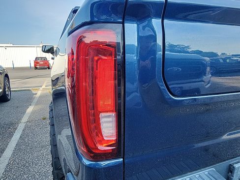 Used 2021 GMC Sierra 1500 Denali w/ Denali Ultimate Package AWD/4WD image 9