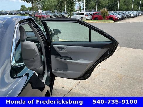 Used 2017 Toyota Camry LE FWD image 18