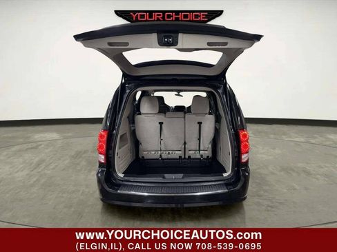 Used 2016 Dodge Grand Caravan American Value Package FWD image 5