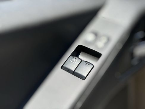 Used 2009 Nissan Frontier SE w/ Power Pkg image 16