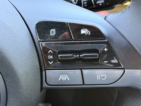 Used 2025 Hyundai Elantra Sport FWD image 28