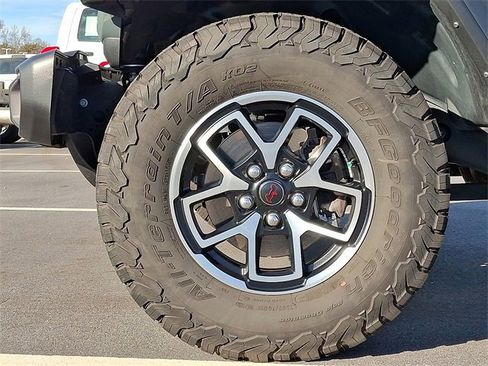 Used 2024 Jeep Wrangler Unlimited Rubicon w/ Technology Group image 8