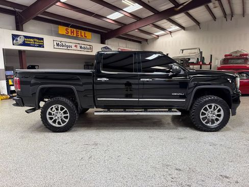 Used 2016 GMC Sierra 1500 Denali w/ Enhanced Driver Alert Package AWD/4WD image 9